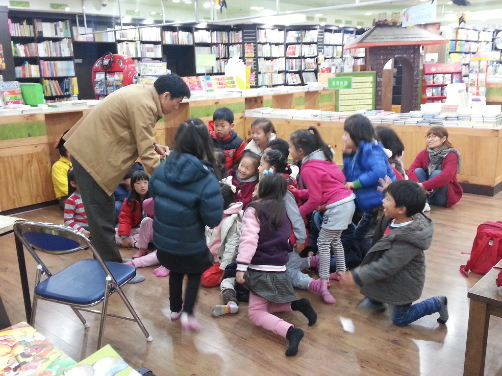 충남서점 이미지