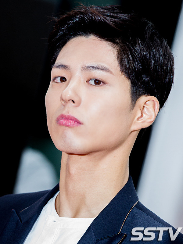 박보검 오늘자 명동에서 기사 사진.jpg | 인스티즈
