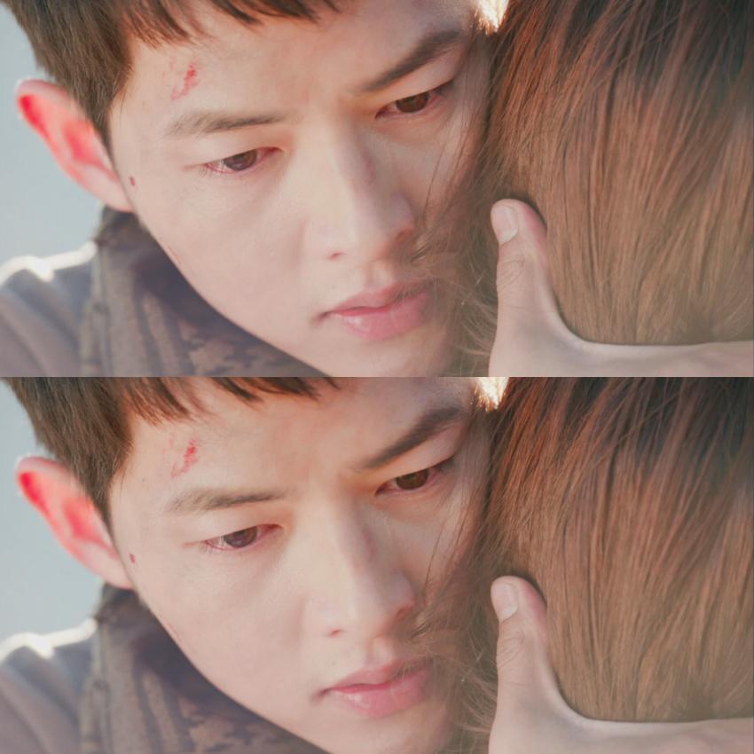 [태양의후예] 송중기-송혜교 엔딩 키스신.gif | 인스티즈