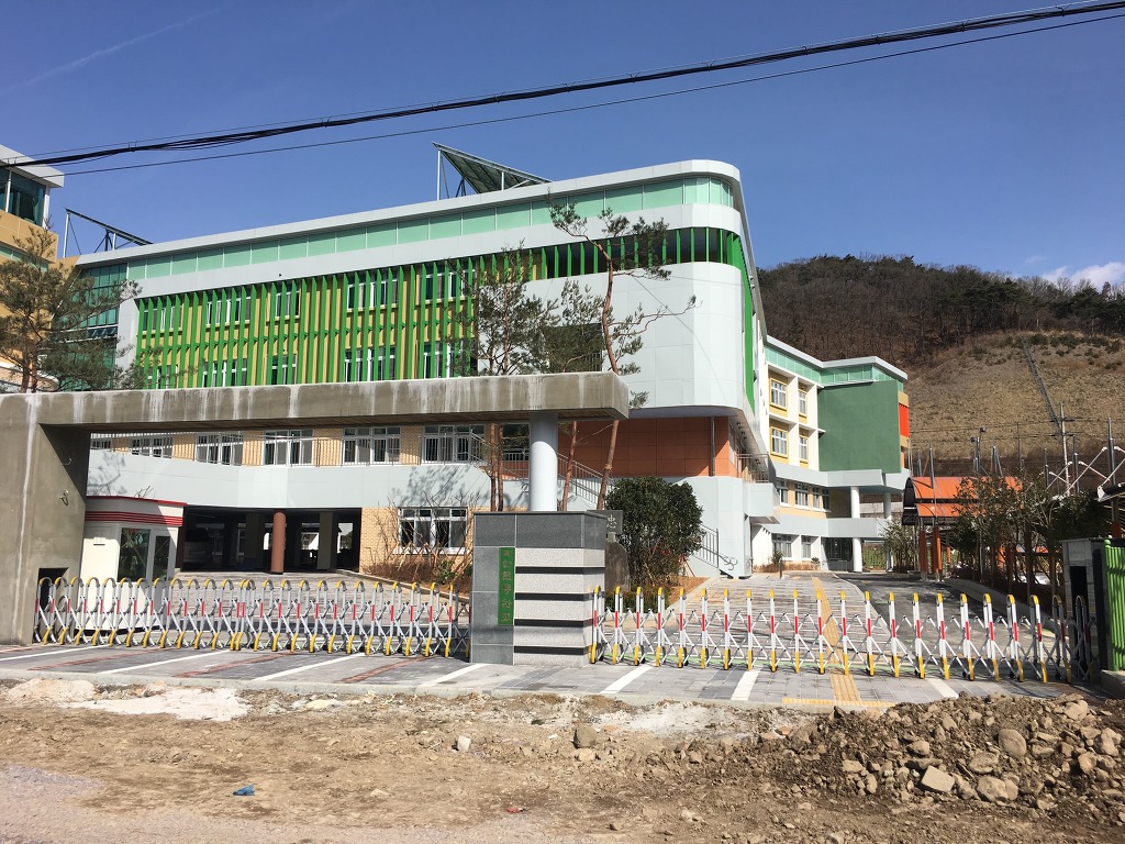 지한초등학교 이미지