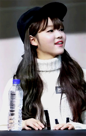 볼이랑 입술이 귀여운 오마이걸 유아 | 인스티즈