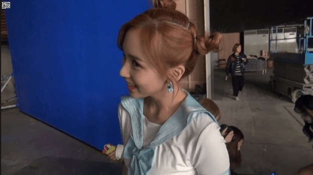 머리 묶은거 자랑하는 트와이스미나 | 인스티즈