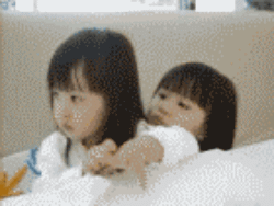 뽀뽀하던 대만 쌍둥이 근황 | 인스티즈