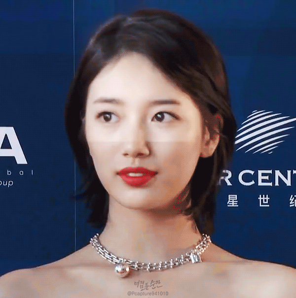 드레스 입은 백상예술대상 수지.jpg | 인스티즈