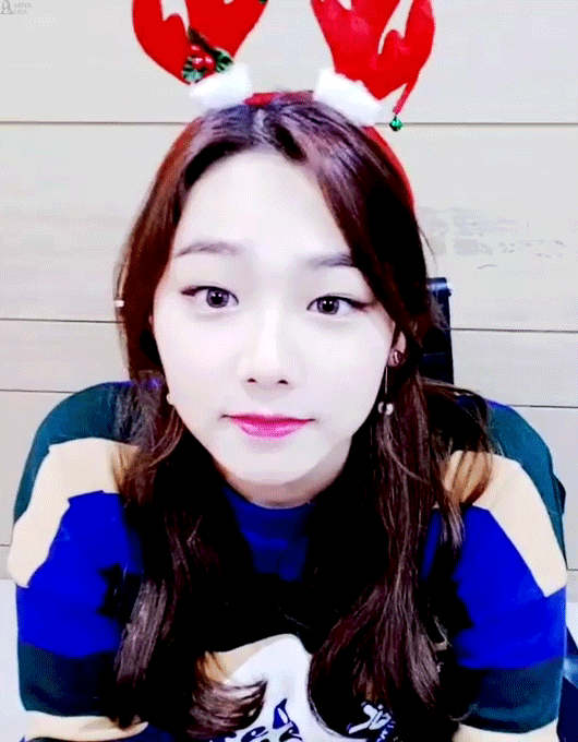 오늘 루돌프 머리띠한 강미나.gif | 인스티즈