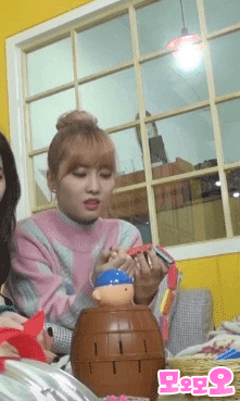 [트와이스] 자기가 설거지 안걸려서 기쁜 모모 | 인스티즈