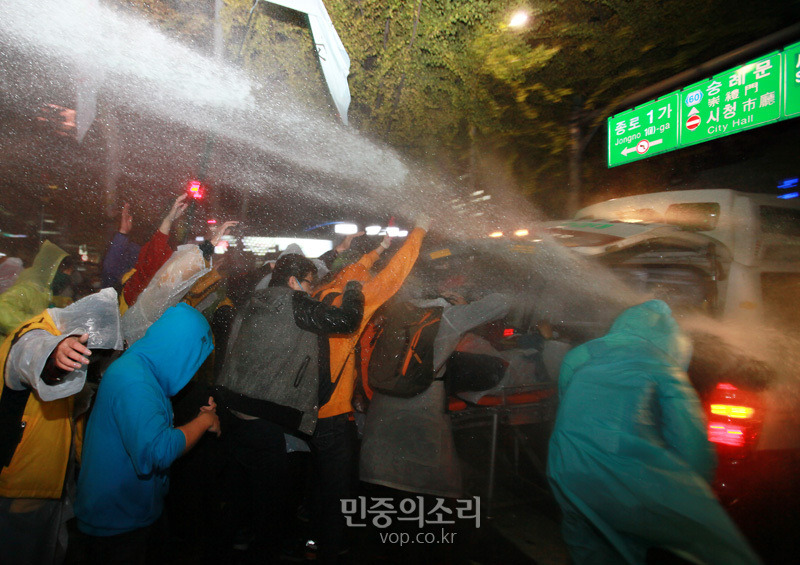 오늘자 적나라한 광화문 과잉진압 현장사진 | 인스티즈