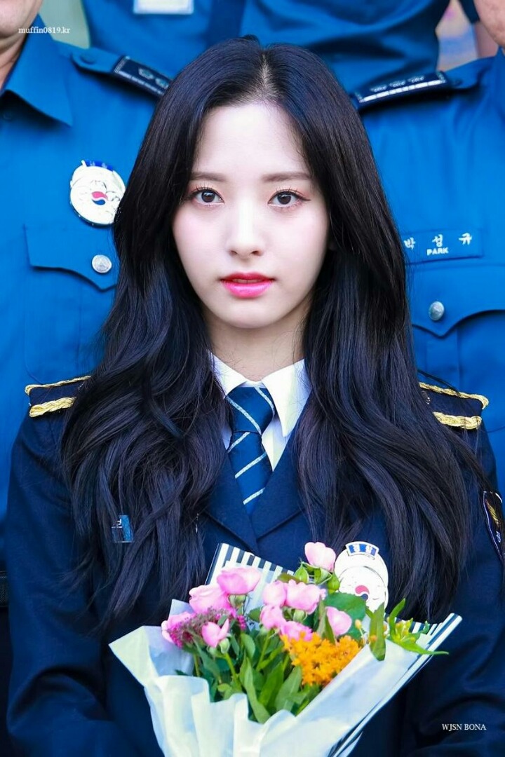 어제자 경찰제복 우주소녀 | 인스티즈