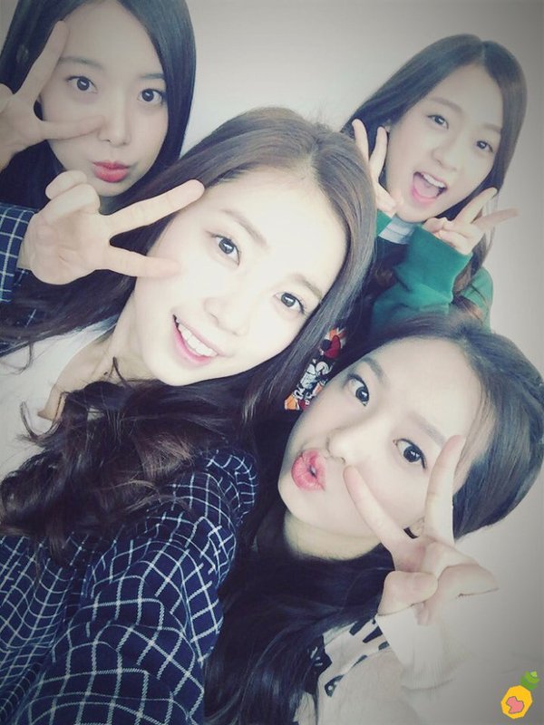 에이프릴+윤채경,조시윤 얼굴몰아주기 | 인스티즈