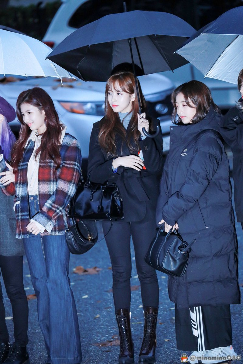181109 묘이 미나 뮤직뱅크 출근길 | 인스티즈