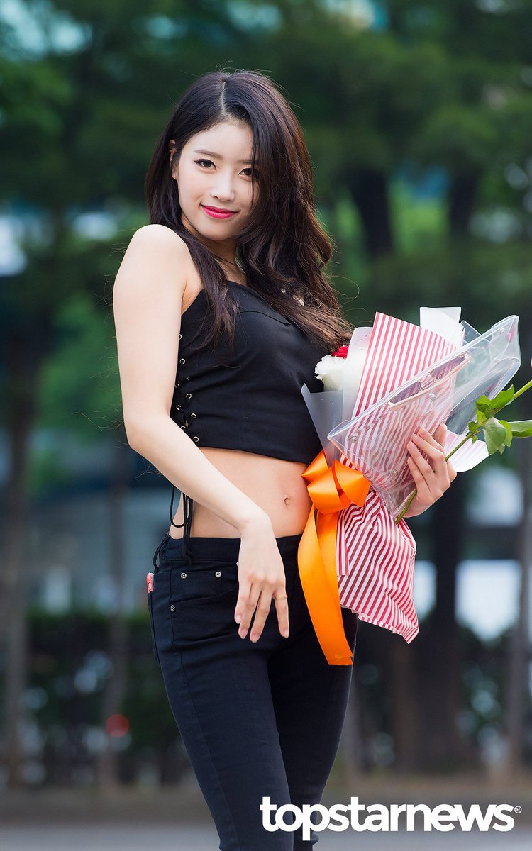 러블리즈 미주의 역대 출근길 모습 중에 최고 레전드 날.jpgif | 인스티즈