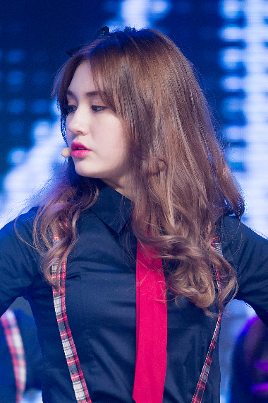 아이오아이에서 차분함과 과묵함을 담당했던 멤버 투탑 | 인스티즈
