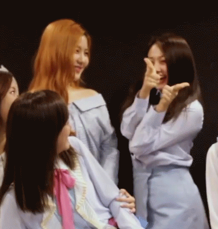 구구단 미나의 애교를 본 세정이의 반응.gif | 인스티즈