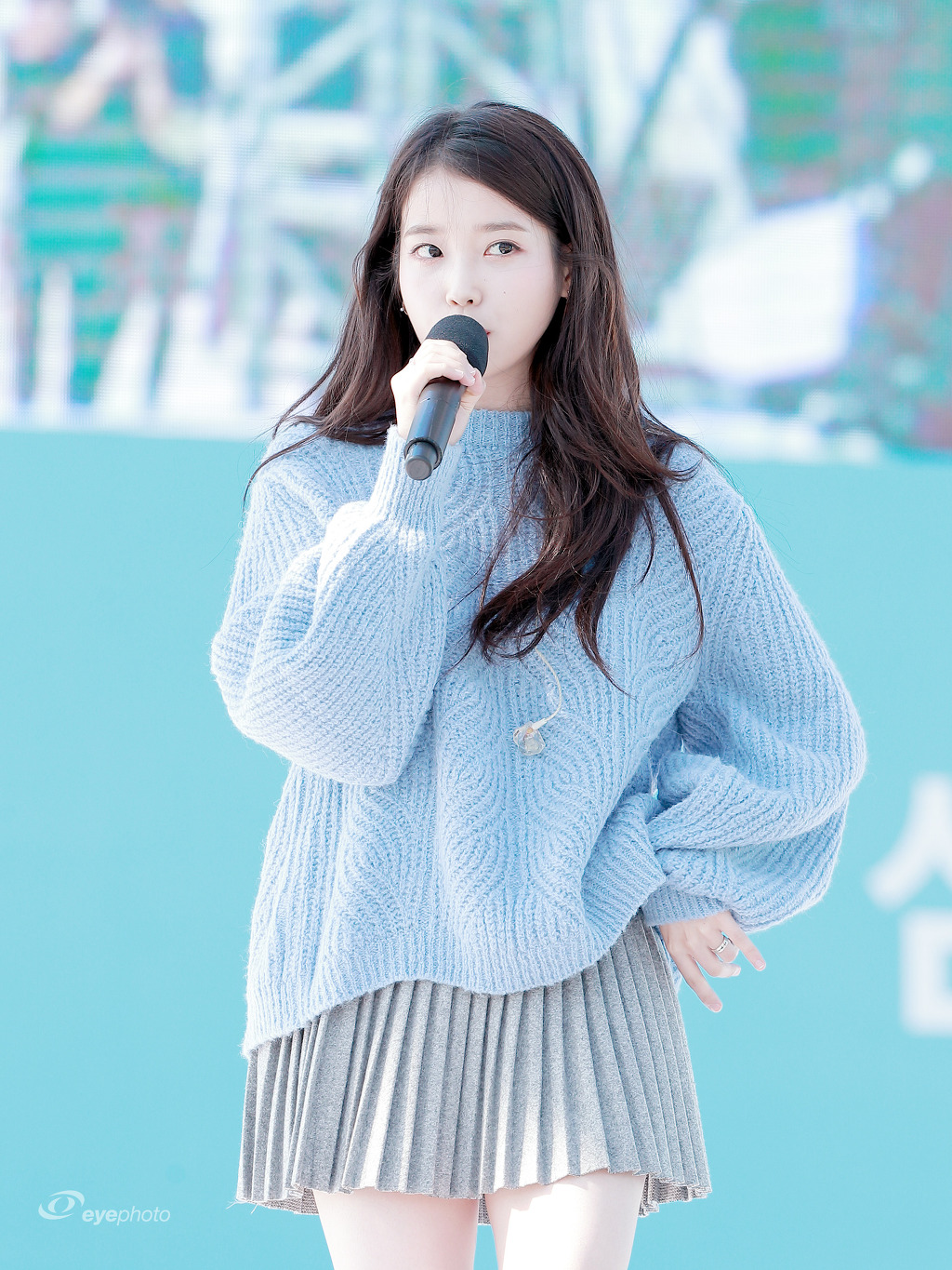 하늘하늘한 하늘색 아이유.jpg | 인스티즈