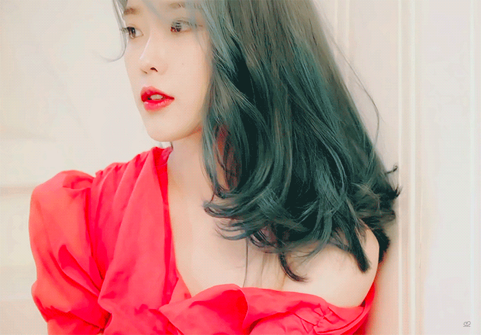 2020시그 촬영하는 아이유.gif | 인스티즈