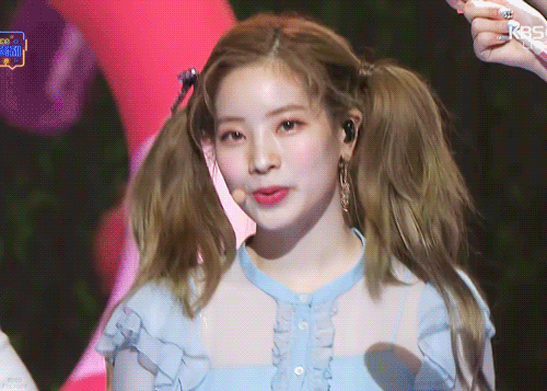 가요대축제에서 하루종일 바빴던 트와이스 다현.gif | 인스티즈