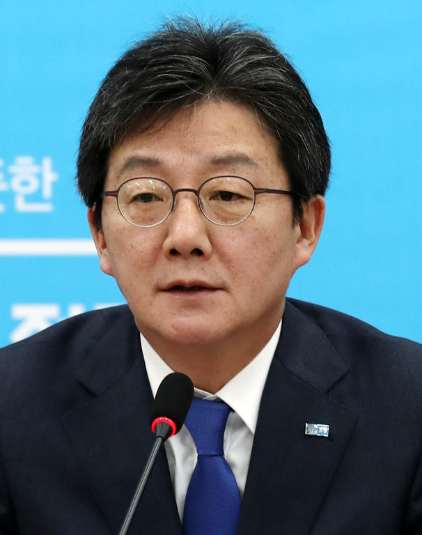 어느순간 안나대고 조용하게 있는 정치인 | 인스티즈