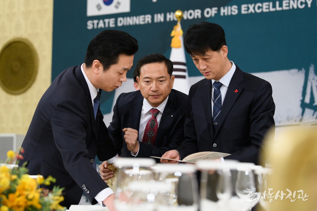 청와대 효자동 사진관) 스리랑카 대통령 국빈 만찬 준비하는 청와대 모습 | 인스티즈