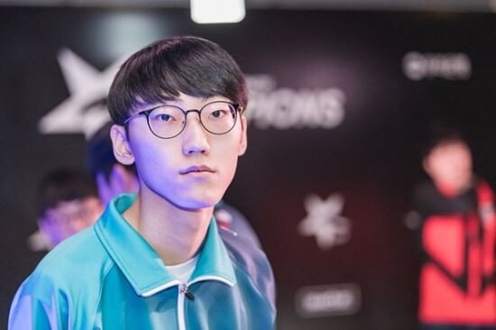 ??? : 네. 너구리입니다. 무슨 일이신지요? | 인스티즈