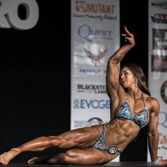 아시아 최초 IFBB 프로 여자 피지크 선수 | 인스티즈