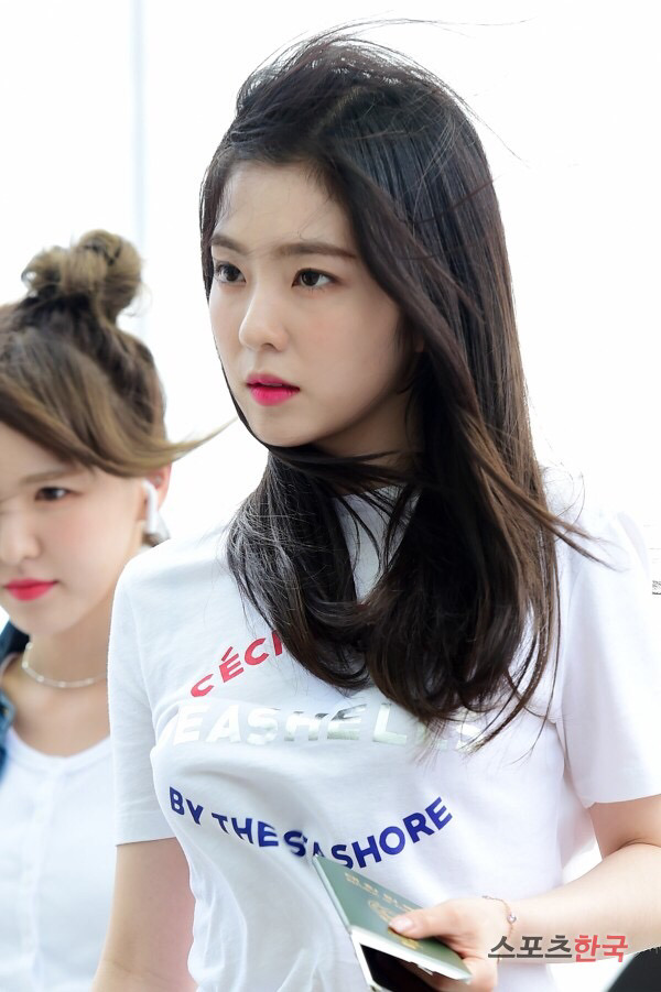 바람 부는 공항의 아이린.jpg | 인스티즈