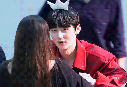 [워너원] 20cm 진한 아이컨텍을 받을수 있다는 황민현 팬싸모습 | 인스티즈