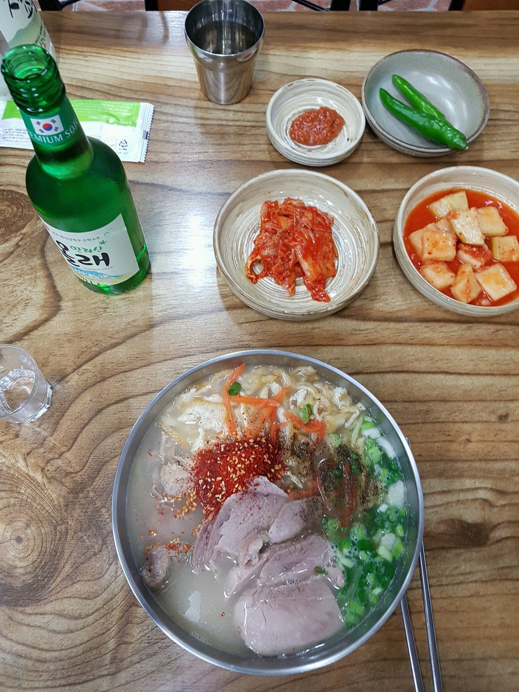 제주도의 한 유명 고기국수집 | 인스티즈