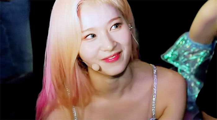여전히 사람홀리는 사나의 눈빛ㄷㄷㄷ.gif | 인스티즈