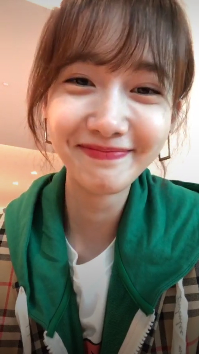 5/30 팬들한테 축하 많이 받아서 고맙다는 윤아.jpg | 인스티즈